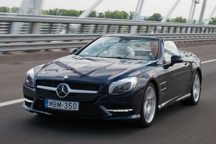 640d, 350 SL, Land Cruiser V8: luxus, háromféleképpen 13 | Vezess Parádésan rugózik, de sportosan vezetve is sokat nyújt az R 231-es SL