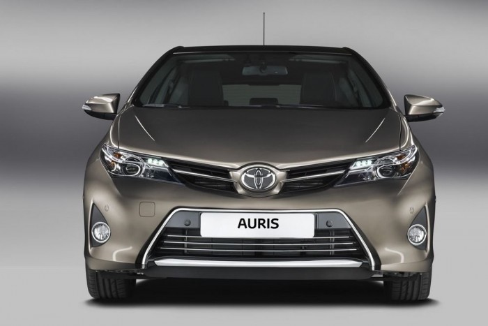 Ilyen lesz az új Toyota Auris 7 | Vezess Két négyhengeres dízel és két négyhengeres benzines és a hibrid: nagy műszaki újdonságot nem hoz az új Auris