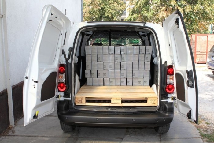 Kettő egymás mögött