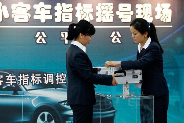 Százból két ember használhat új autót Pekingben 3