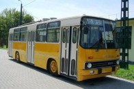 Ikarus 260T a szentendrei Városi Tömegközlekedési Múzeum udvarán