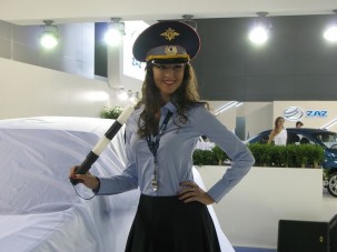 Jó csajok a Moszkvai Autószalonról