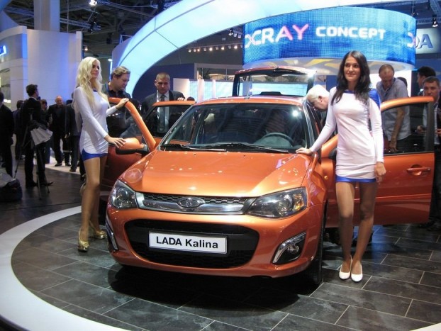 Jó csajok a Moszkvai Autószalonról 9 | Vezess Lada Kalina, új kiadásban