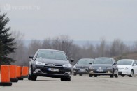 Egy vezetéstechnikai tréning sokaknak felnyitja a szemét, főleg arról, mennyire keveset tudnak az autó irányításáról.