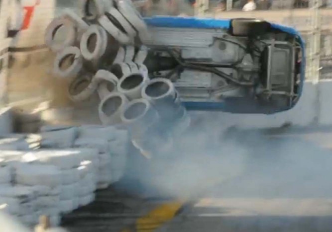 Így kerül tetőre egy driftautó