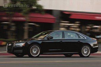 Hátsókerék-hajtásra válthat az Audi A8