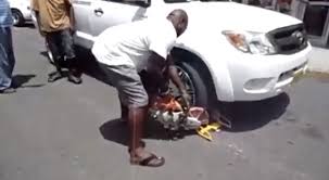 Körfűrésszel a kerékbilincs ellen