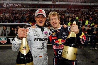 F1: Összeáll a verhetetlen Schumi-Vettel páros