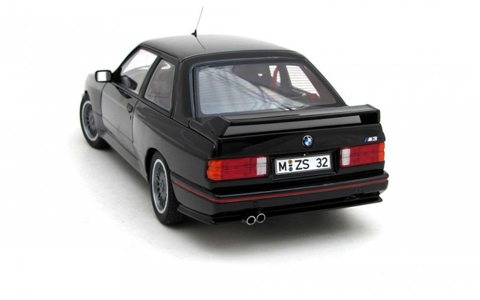 A sima 3-asnál izmosabb karosszériája van