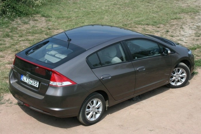 6000 kilométer a hibrid Hondával 5 Bár még csak három éve gyártják, az Insight nagyon tartósnak ígérkezik. Ahogy a Prius mindhárom generációja is. A japán hibridekkel jól jár az ember a használtpiacon