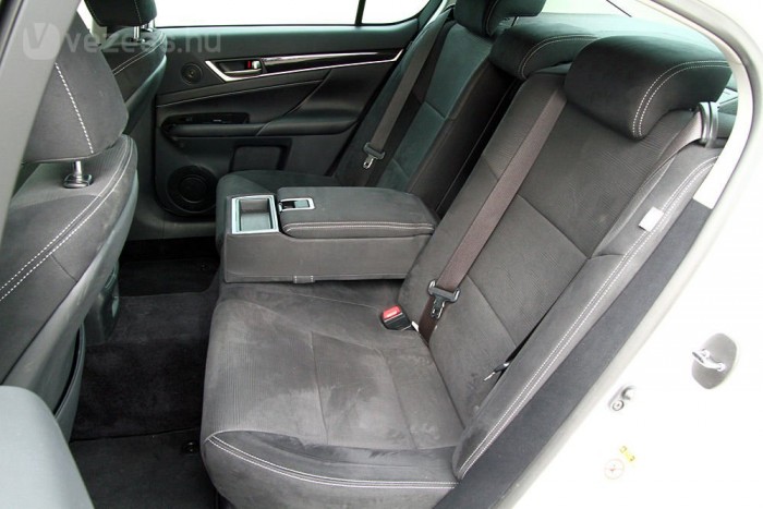  A hátsó ülés is kényelmes