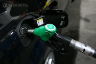 Az autógázas autók kettős üzeműek, tehát megmarad a benzines üzem, de használható az olcsóbb LPG-vel is