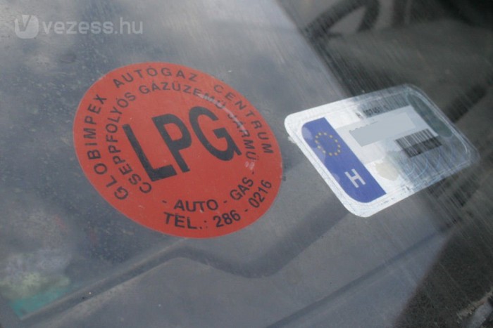 Mivel a legolcsóbb autózni? 8 | Vezess Most áfával együtt kerekítve 33,5 a jövedéki adó egy liter autógázban. 2013. januártól az első emelés után 50 jövő májustól 76 Ft jövedéki adó terheli az LPG literjét