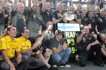 F1: Räikkönen nem megy sehova