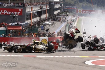 Muszáj lesz bezárni az F1-es autókat