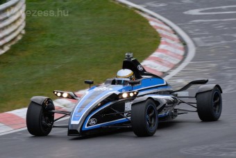 Sportkocsikat aláz az 1,0 literes Ford