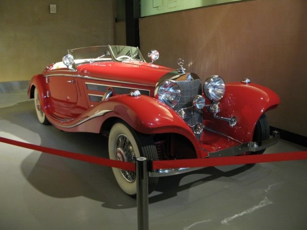 16 hengeres Cadillac Moszkvából 2 Korának, vagyis a második világháborút közvetlenül megelőző időszaknak egyik legszebb autója volt a Mercedes 540K - egyben az egyik legerősebb és leggyorsabb is. Annyira jó volt, hogy a harmadik birodalom légimarsalljának, Hermann Göringnek a tetszését is elnyerte az 5,4 literes, kompresszoros, 180 lóerős, nyolchengeres motorral hajtott, 170 km/órás végsebességre képes roadster