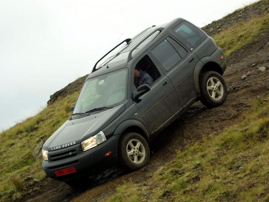 Terepen a Freelander hű a nevéhez, csak az alacsony hasmagassága jelent problémát