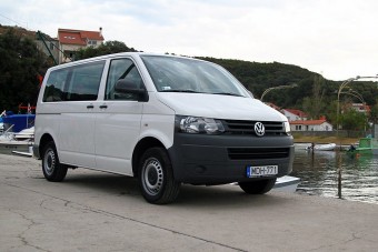 Nyolc ember, egy autóban