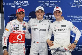 F1: Schumi helyére megy Hamilton?