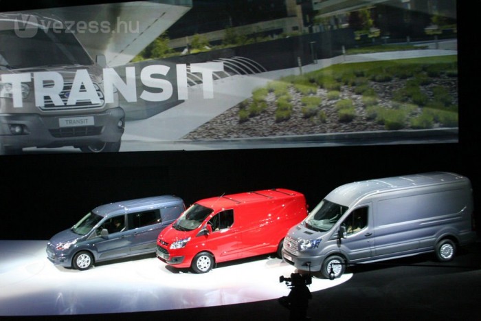 Terepjárókkal erősít a Ford 3 Jobbra a Transit Connect, középen a Transit Custom, jobbra a kéttonnás Transit, a hosszú és magas Sprinterek ellenfeleként