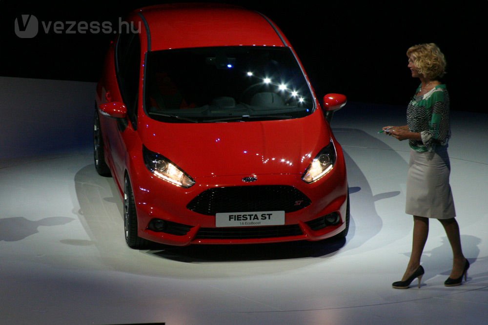 182 lóerős és 6,9 s alatt gyorsul százra a Fiesta ST. Motorja az 1,6 literes turbós benzines