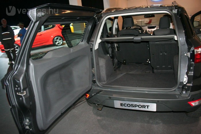 Oldalra nyílik az EcoSport csomagtérajtaja