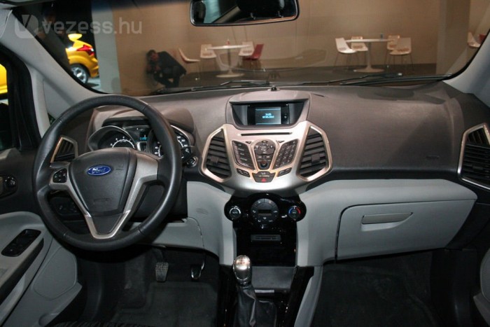 Olcsó és kemény műanyagok mindenütt, de az európai verzió még kaphat igényesebb belső teret