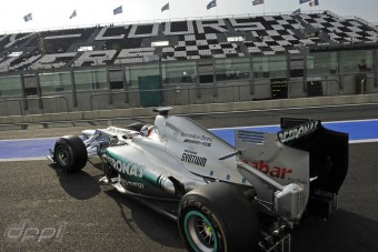 F1: A Mercedes beveti az új csomagot