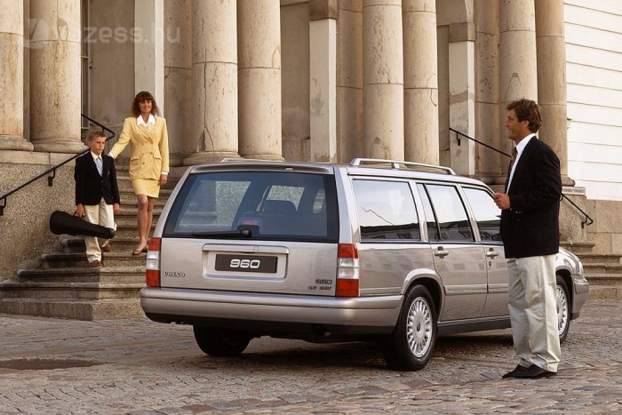 1994-ben a modellfrissítéssel a 965 hátsó felfüggesztése is független lett, míg a 940-ben megmaradt az egyszerűbb konstrukció