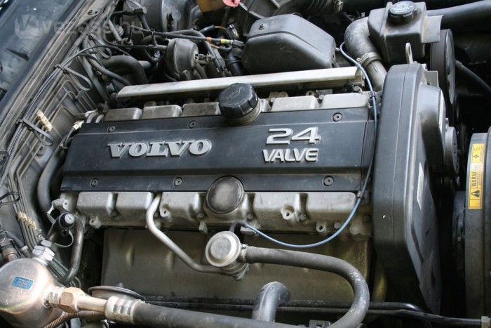 Nem átverés: luxusautó másfélmillióból 12 A B6304F (benzin, 6 henger, 3,0 liter, 4 szelep, fuel-injection) ma is korszerű motor. Ez lett az alapja a 850-ben megjelent öthengereseknek, egy henger elhagyásával