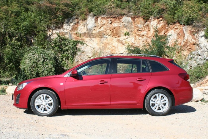 Daewoo is, meg Insignia, plusz kicsit Camaro 61 A kompaktok szegmense a legnagyobb Európában, az összes eladott jármű 17 százaléka. Ebből 22 százalék kombi