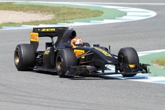 F1: A Pirellit is utolérte a Renault-átok