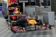 A Red Bull F-1-es gépe még a szép orrú időkből