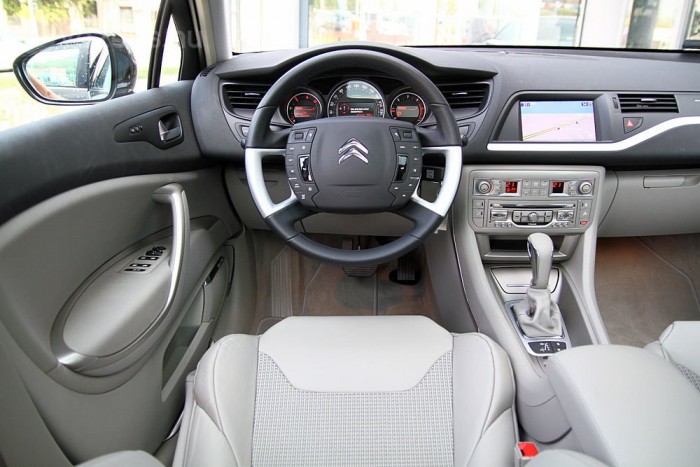 A C5 vezetőüléséből az embernek sosincs kedve kiszállni