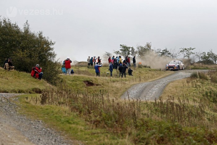 Tartja előnyét a Ford a Wales-ralin 73 Tartja előnyét a Ford a Wales-ralin 73