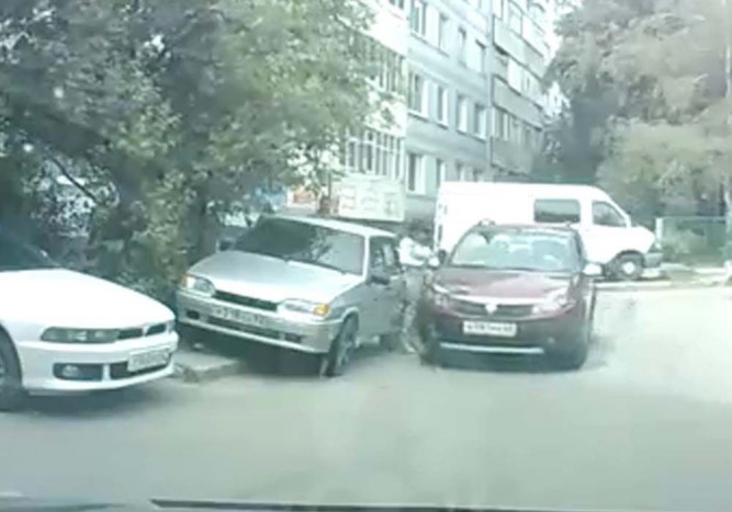 Elütötte segítőjét a kétbalkezes női sofőr