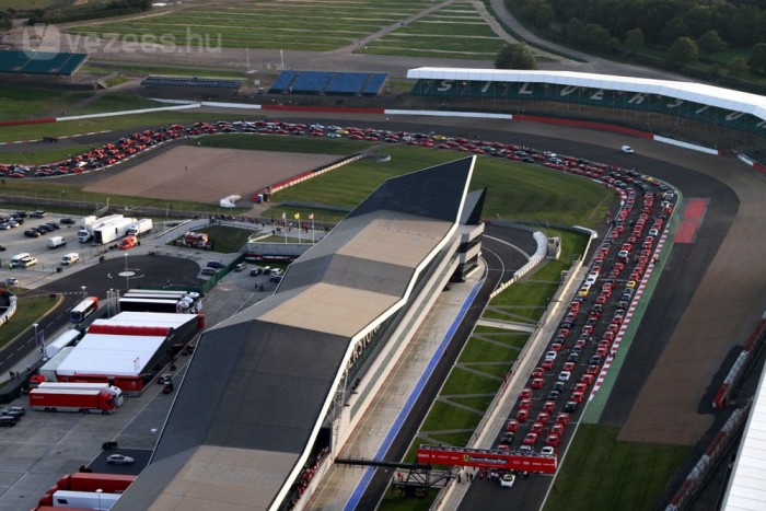 Massa ezer Ferrarit vezetett 2 Massa ezer Ferrarit vezetett 2
