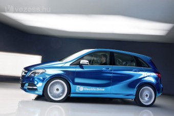 Villanyautó a kecskeméti Mercedesből