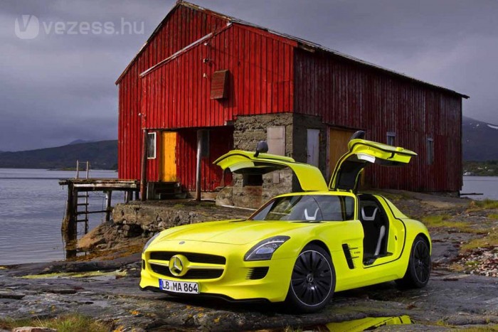 Villanyautó a kecskeméti Mercedesből 4