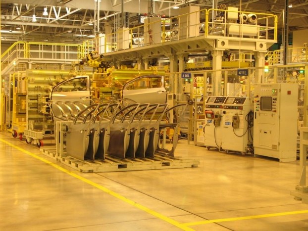 Ezek hegesztőrobotok által már elkészített ajtók. Felszerelésre várnak, hogy utána az egész karosszéria mehessen a fényező üzembe