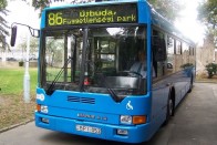 Ikarus 412-es az új budapesti színben