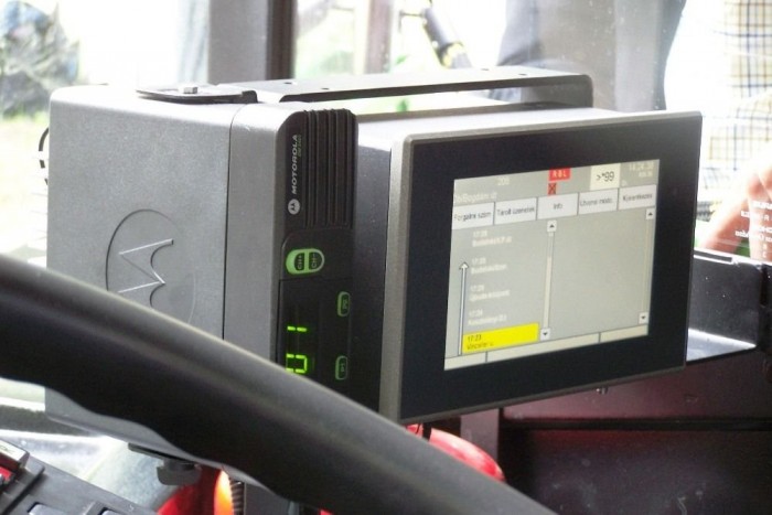 Fedélzeti berendezés a fektetve felszerelt URH-rádióval