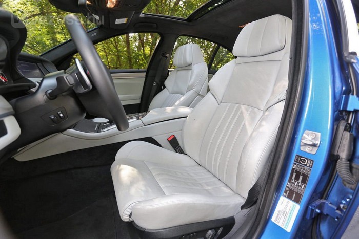 Kiválóak a sportülések, a lábtámasz hossza is állítható