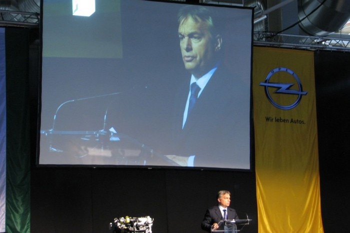 A vadiúj magyar Opel-üzemben jártunk 7 Orbán Viktor miniszterelnök beszédében cseppet sem meglepő módon az új munkahelyek fontosságára helyezte a hangsúlyt
