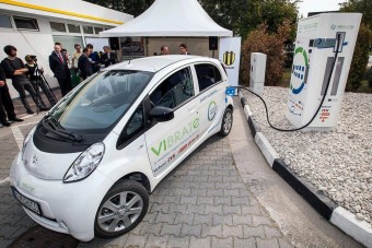 Átadták ez első e-töltőt Szlovákiában