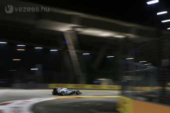 F1: Schumiék friss gumikkal vágnának előre