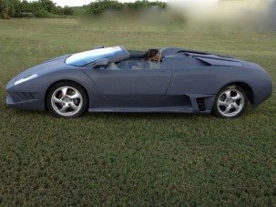 Émelyítően ronda Lamborghini másolat