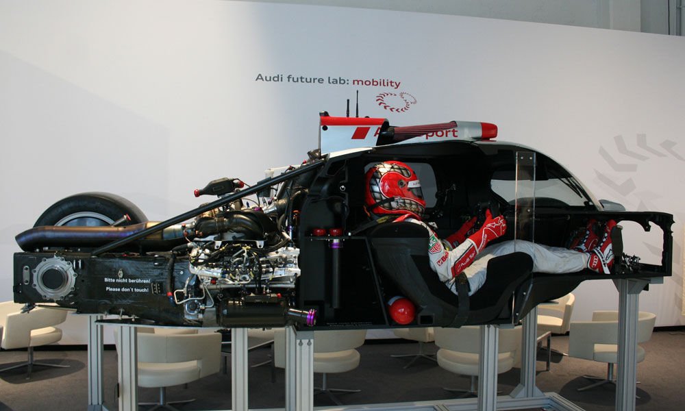 Audi R18 e-tron quattro kettévágva