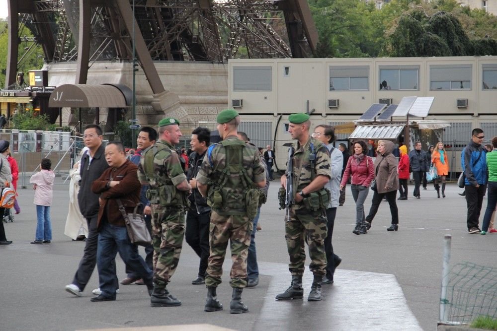 Az Eiffel-torony alatt nem zárják ki a terrortámadás lehetőségét